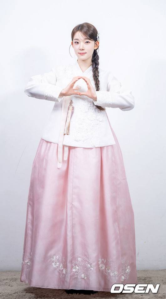 [OSEN=최규한 기자] 그룹 이프아이 카시아 한복 인터뷰. 2025.10.04 / dreamer@osen.co.kr