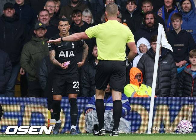 LEEDS, ENGLAND - OCTOBER 04: Pedro Porro of Tottenham Hotspur reacts after being struck by a vape from the stands during the Premier League match between Leeds United and Tottenham Hotspur at Elland Road on October 04, 2025 in Leeds, England. (Photo by Michael Regan/Getty Images)