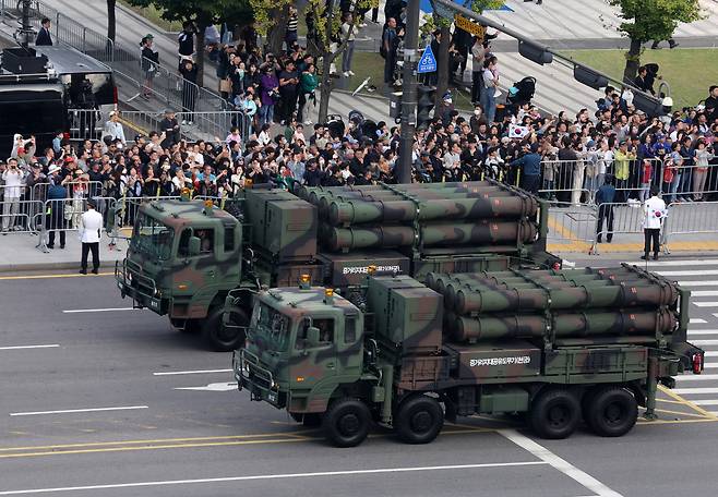 한국군의 중거리지대공유도무기(M-SAM) 발사차량이 이동하고 있다. 세계일보 자료사진