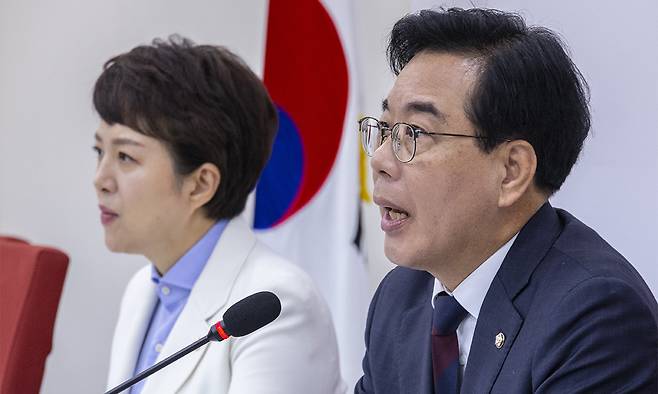 국민의힘 송언석 원내대표가 추석 연휴 시작을 앞둔 지난 2일 국회에서 열린 기자간담회에서 발언하고 있다. 연합뉴스