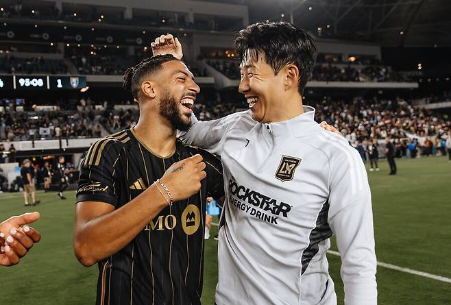 ▲ 부앙가는 시즌 23골로 메시를 한 골 차로 추격하고 있다. 만약 득점왕 경쟁에서 부앙가가 메시를 넘어선다면, 그 배후에는 손흥민이라는 이름이 반드시 남게 될 것이다. 손흥민은 상을 놓쳤지만, MLS 9월의 진짜 주인공은 여전히 그였다. ⓒ LAFC