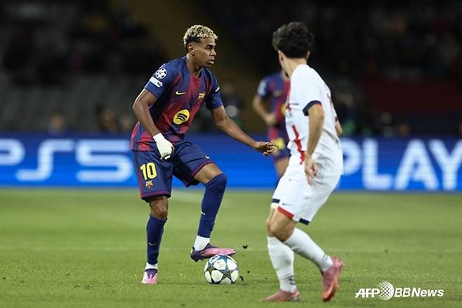 라민 야말(왼쪽)의 경기 모습. /AFPBBNews=뉴스1