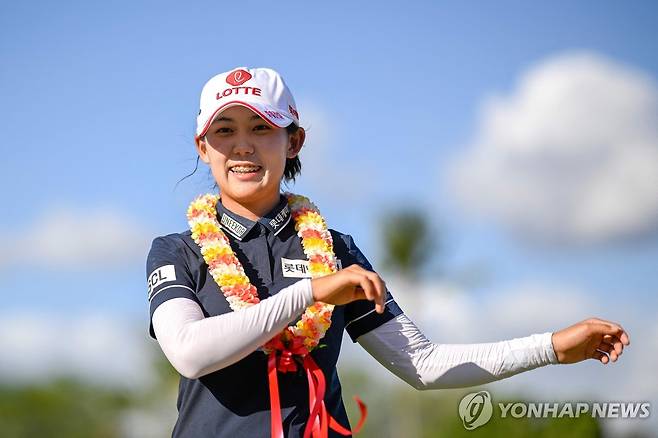 우승 세리머니 '훌라춤' 추는 황유민 [게티이미지/AFP=연합뉴스]