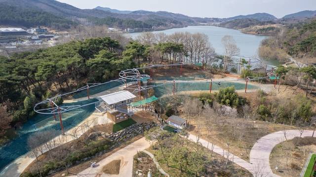 익산 왕궁보석테마관광지 롤글라이더 및 왕궁저수지/사진 제공=익산시
