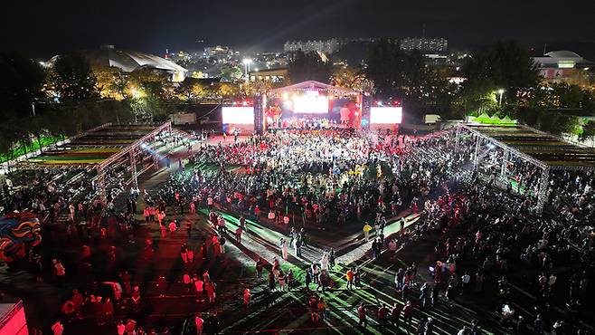 ▲ 안동국제탈춤페스티벌에는 연인원 160만 명이 방문하며 사상 최대 관람객 기록을 세웠다.