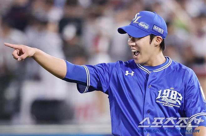 26일 부산 사직야구장에서 열린 KBO리그 롯데와 삼성의 경기. 1회말 레이예스를 병살 처리 후 기뻐하는 삼성 선발 원태인. 부산=송정헌 기자songs@sportschosun.com/2025.09.26/