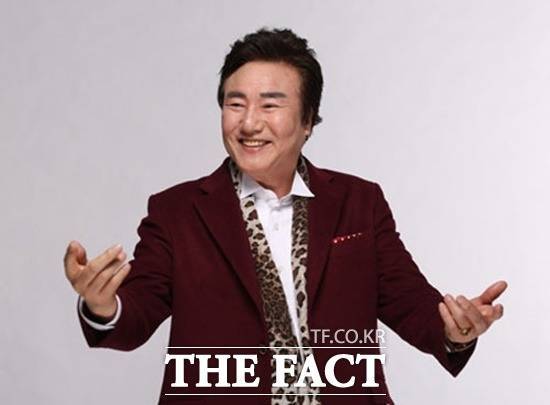 트로트보다 더 리듬감 있는 삶의 변주곡을 써 내려온 모델가수 박태희가 오는 11월 21일 오후 6시, 부산 서면 영광도서 9층 아트홀에서 출판기념회를 열고 독자들과 직접 만난다. /더팩트 DB