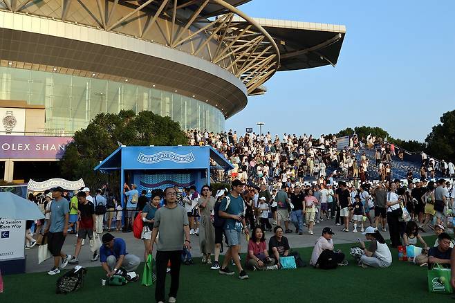 샹쥔청의 경기가 끝나자 우루루 센터코트를 빠져 나온 이날 관중들