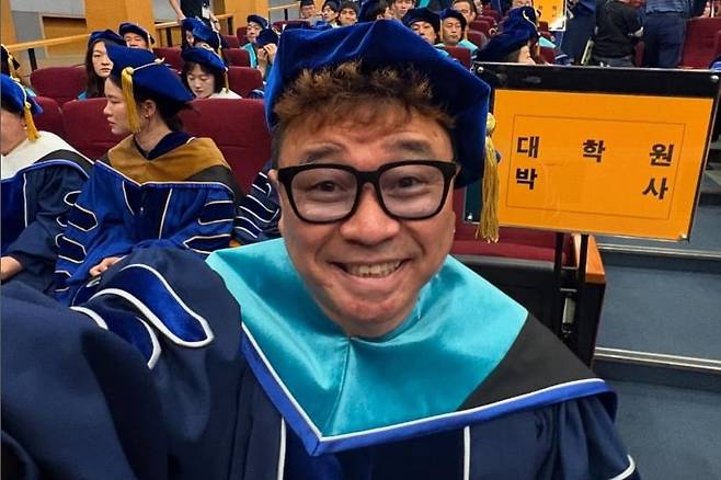 지난 8월 명지대학교 청소년지도학 박사학위를 취득한 강원래씨. /인스타그램