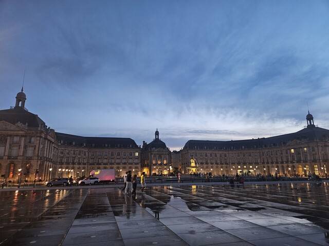 보르도 부르스 광장(Place de la Bourse)과 ‘물의 거울’(Miroir d’eau). 천호성 기자