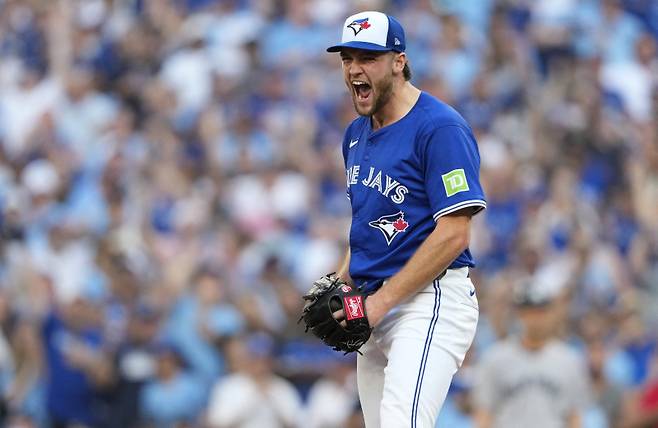 <yonhap photo-2638=""> Oct 5, 2025; Toronto, Ontario, CAN; Toronto Blue Jays pitcher Trey Yesavage (39) reacts after a strikeout in the fourth inning against the New York Yankees during game two of the ALDS round for the 2025 MLB playoffs at Rogers Centre. Mandatory Credit: Kevin Sousa-Imagn Images/2025-10-06 07:22:31/ <저작권자 ⓒ 1980-2025 ㈜연합뉴스. 무단 전재 재배포 금지, AI 학습 및 활용 금지></yonhap>