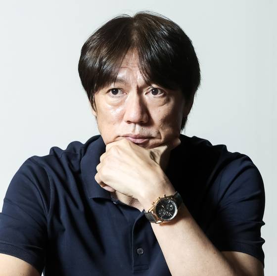 내년 북중미 월드컵을 준비 중인 홍명보 축구대표팀 감독이 25일 중앙일보 인터뷰에서 “내 인생을 걸었다”고 결연한 각오를 밝혔다. 강정현 기자
