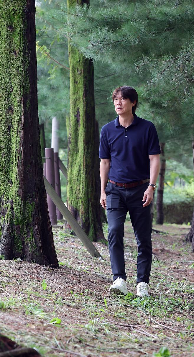 내년 북중미 월드컵을 준비 중인 홍명보 축구대표팀 감독이 25일 중앙일보 인터뷰에서 “내 인생을 걸었다”고 결연한 각오를 밝혔다. 강정현 기자