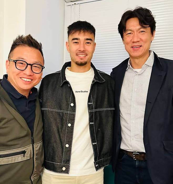 지난 5월 서울 모처에서 만난 홍명보 축구대표팀 감독과 카스트로프, 카스트로프의 한국 매니지먼트를 담당하는 마쿠스 한. [사진 마쿠스 한]