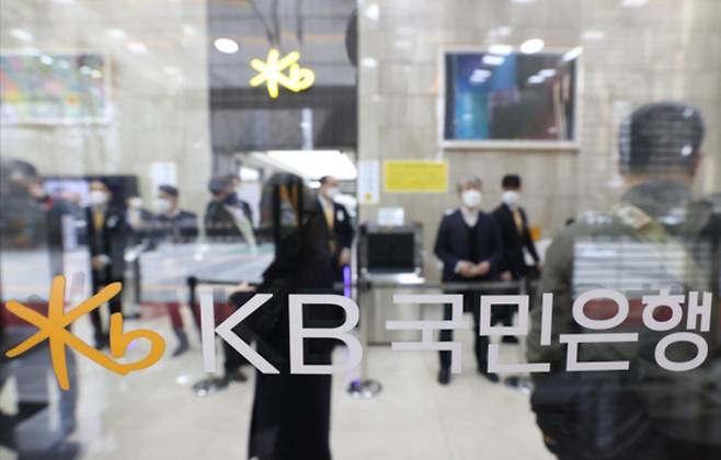 The KB Kookmin Bank logo at the bank's head office in western Seoul [YONHAP]