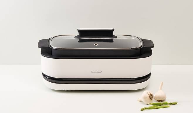 락앤락의 ‘대용량 분리형 멀티쿠커’. 1800W 출력으로 단시간 내 조리가 가능하다. <락앤락>