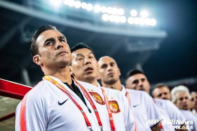 중국의 차기 사령탑 후보로 언급된 ‘발롱도르 수비수’ 파비오 칸나바로, 그는 최근 우즈베키스탄 감독으로 선임될 것이란 소식을 전했다. 사진=AFPBBNews=News1