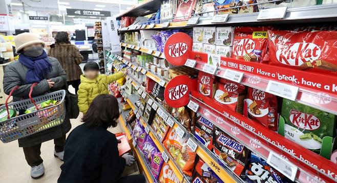 지난 2월17일 서울 소재 한 유통매장에서 초콜릿 제품이 판매되고 있다. /사진=뉴시스.