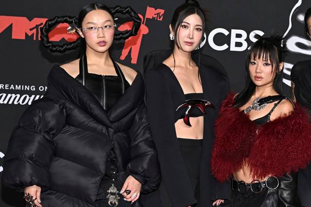 지난달 MTV비디오뮤직어워즈 참석한 ‘케데헌’ 헌트릭스 실제 가수 오드리 누나, 이재, 레이 아미. AP 연합뉴스