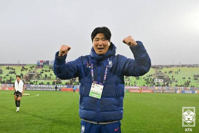 환호하는 이창원 감독. /대한축구협회 제공