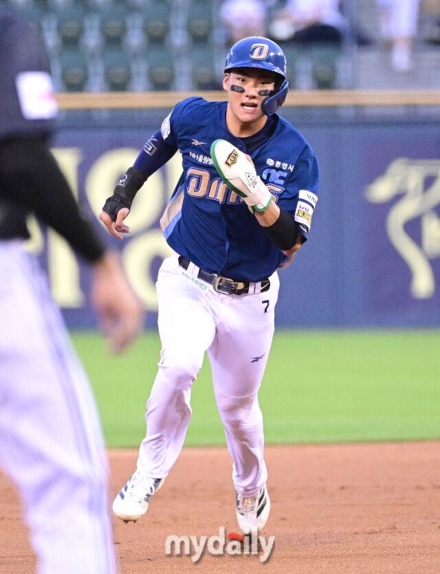 2025년 6월 19일 오후 서울 잠실구장에서 '2025 신한 SOL뱅크 KBO 리그' NC 다이노스와 LG 트윈스의 경기. NC 1루 주자 김주원이 4회초 1사 1루서 박민우의 안타 때 3루로 뛰고 있다./마이데일리