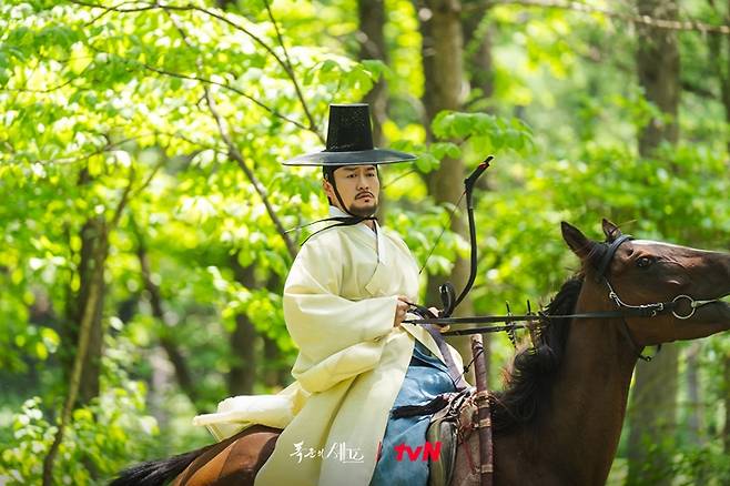 임송재는 7화에서 위기에 빠진 이헌과 연지영을 구하는 데 힘을 보탰다. tvN 제공