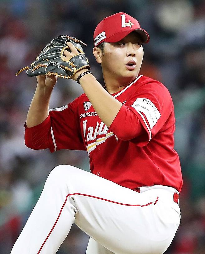 ▲ 올 시즌 중반 투수 전향 후 강속구를 던지며 기대를 모으고 있는 SSG 김성민 ⓒSSG랜더스