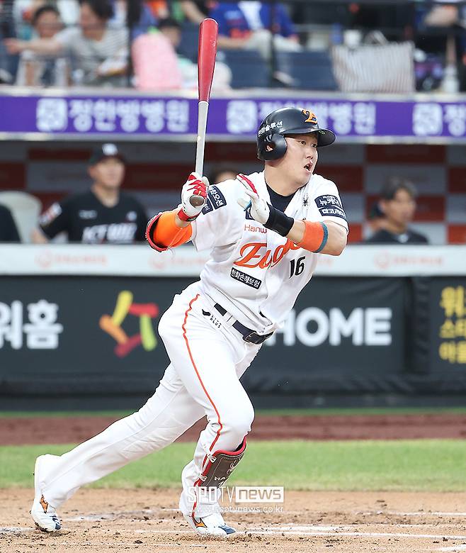 ▲ 지난해 FA 신청 이후 찬바람을 실감했던 하주석은 올해 벼랑을 다시 기어오르는 데 성공했다 ⓒ곽혜미 기자