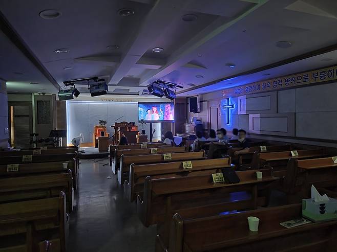 주사랑장애인단기보호센터에서 추석을 맞아 영화를 보는 모습 [촬영 박수현]