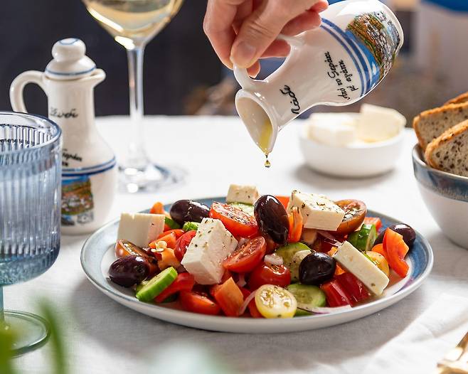 샐러드에 뿌리는 올리브오일