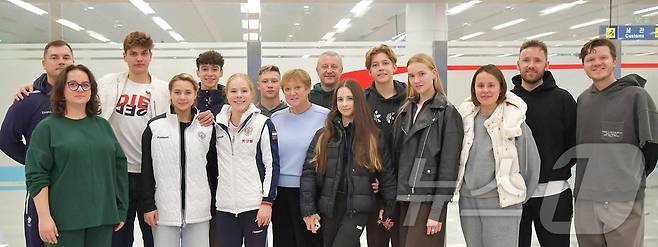 (평양 노동신문=뉴스1) = 북한 노동당 기관지 노동신문은 7일 당 창건 80주년을 맞아 진행되는 평양빙상휘거(피겨)축전에 참가할 러시아 선수들이 전날 평양에 도착했다고 보도했다. [국내에서만 사용가능. 재배포 금지. DB 금지. For Use Only in the Republic of Korea. Redistribution Prohibited] rodongphoto@news1.kr