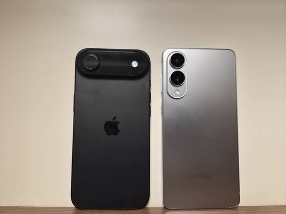 아이폰 에어(왼쪽), 갤럭시 S25엣지(오른쪽). 심서현 기자