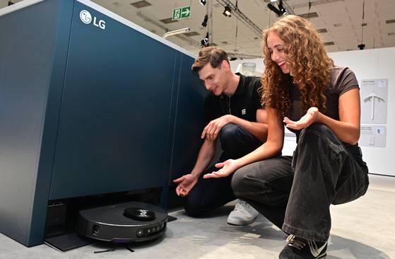 LG Electronics' latest robot vacuum cleaner was revealed at IFA 2025 held on Sept. 5 in Berlin, Germany. [LG ELECTRONICS]