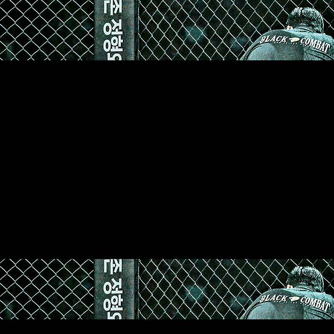 Road to UFC 시즌4 라이트급 쇼케이스 출전이 무산된 ‘울프킹’ 아딜레트 누르마토프가 2025년 8월 인천광역시 영종국제도시 인스파이어 아레나 페더급 메인이벤트에서 제3대 블랙컴뱃 밴텀급 챔피언 ‘투신’ 김재웅을 다운시킨 후 파운딩을 하고 있다. 사진=이데아 파라곤