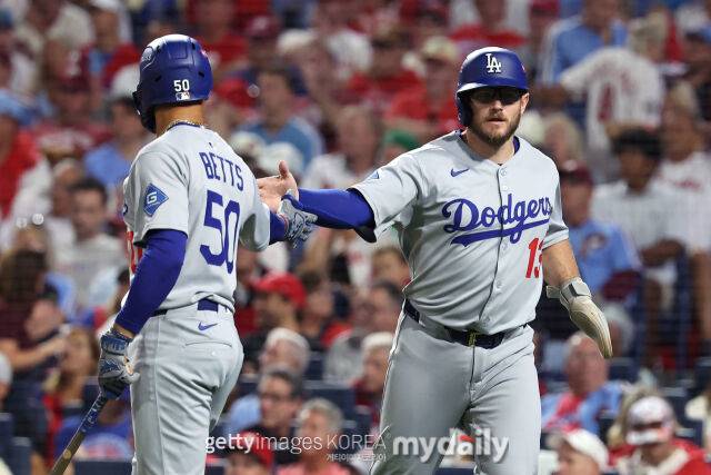 LA 다저스 무키 베츠(왼쪽)과 맥스 먼시./게티이미지코리아