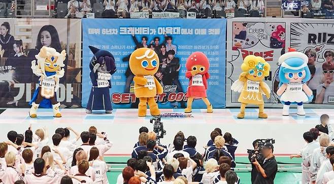 [서울=뉴시스] 7일 데브시스터즈에 따르면 쿠키런 인기 캐릭터로 이뤄진 그룹 '쿠키즈'가 전날 MBC에서 방송된 '2025 추석특집 아이돌스타 선수권대회'에 등장하는 장면이 나왔다. (사진=데브시스터즈 제공) *재판매 및 DB 금지