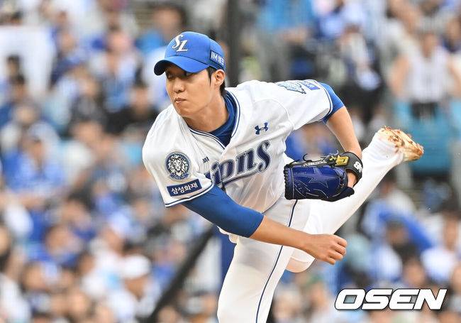 [OSEN=대구, 이석우 기자] 7일 대구 삼성라이온즈파크에서 2025 신한 SOL뱅크 KBO 와일드카드 결정전 삼성 라이온즈와 NC 다이노스의 경기가 열렸다. 홈팀 삼성은 원태인이 방문팀 NC는 로건이 선발 투수로 출전했다. 삼성 라이온즈 선발투수 원태인이 역투하고 있다. 2025.10.07 / foto0307@osen.co.kr