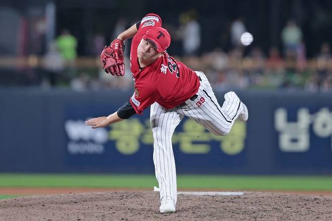 ▲ 이범호 감독은 오프시즌 중 다각도에서 최지민을 분석해 내년 정상궤도 진입을 노린다는 심산이다 ⓒKIA타이거즈