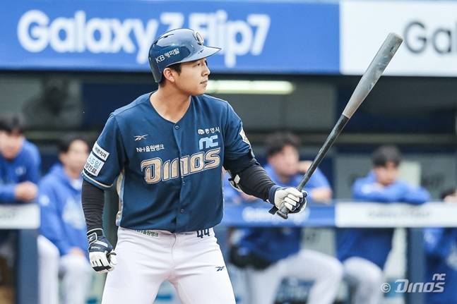 NC 김휘집이 6일 대구 삼성 라이온즈 파크에서 열린 2025 KBO 와일드카드 결정전 1차전에서 타석에 들어섰다. /사진=NC 다이노스 제공