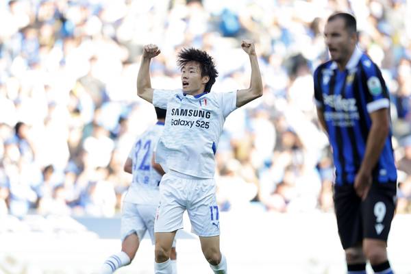 수원삼성 이민혁이 8일 인천축구전용경기장에서 열린 하나은행 K리그2 2025 33라운드 원정 경기에서 추격골을 넣고 기뻐하고 있다./한국프로축구연맹 제공