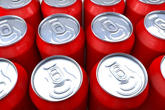 탄산음료를 하루 한 캔만 마셔도 대사이상 지방간질환(MASLD) 위험이 유의하게 높아질 수 있다는 연구 결과가 나왔다. 사진=게티이미지뱅크