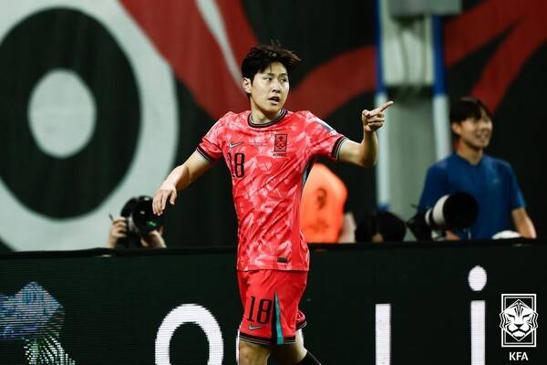 프랑스 명문 파리 생제르맹 FC에서 뛰며 A매치 기간마다 긴 이동 거리를 소화하는 국가대표 공격형 미드필더 이강인. /사진=KFA