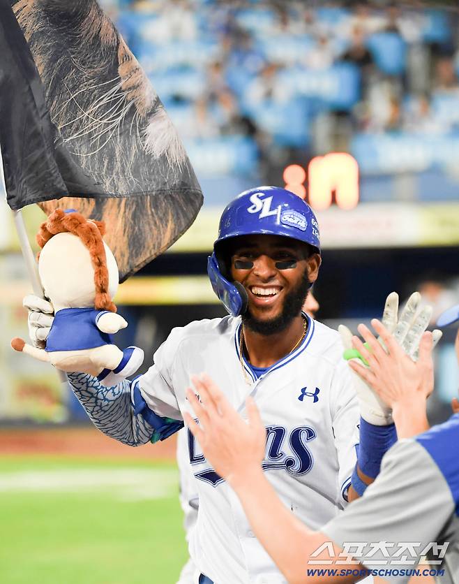 11일 대구 라이온즈파크에서 열린 삼성 라이온즈와 SSG 랜더스의 경기. 4회말 1사 삼성 디아즈가 솔로포를 날린 뒤 환호하고 있다. 대구=박재만 기자 pjm@sportschosun.com/2025.09.11/
