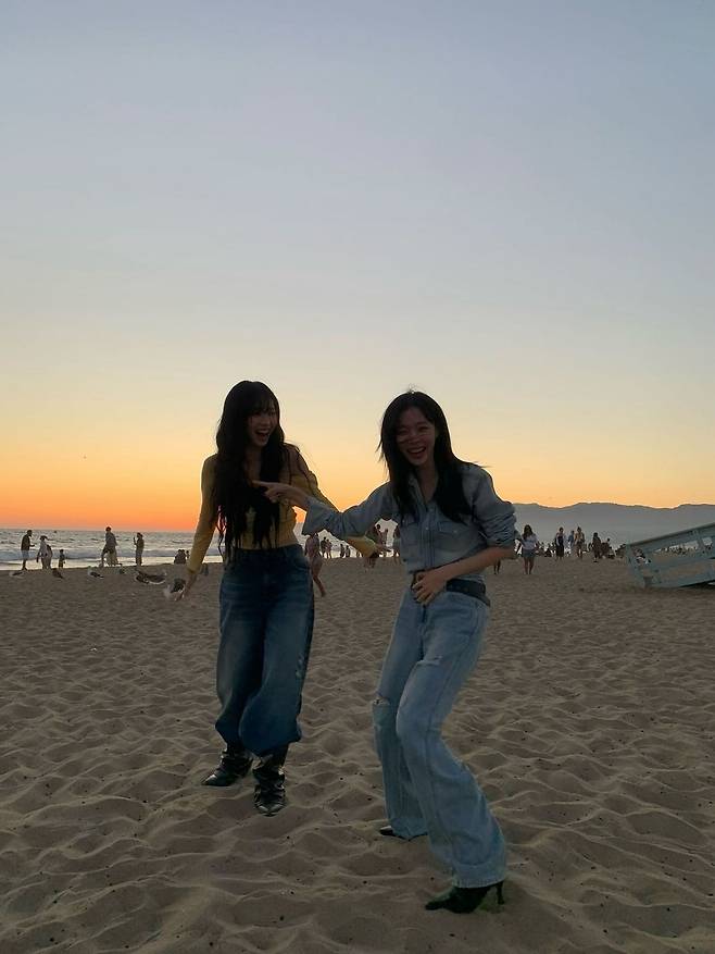 윈터가 소화한 연청 셔츠+데님. 인스타그램 @imwinter