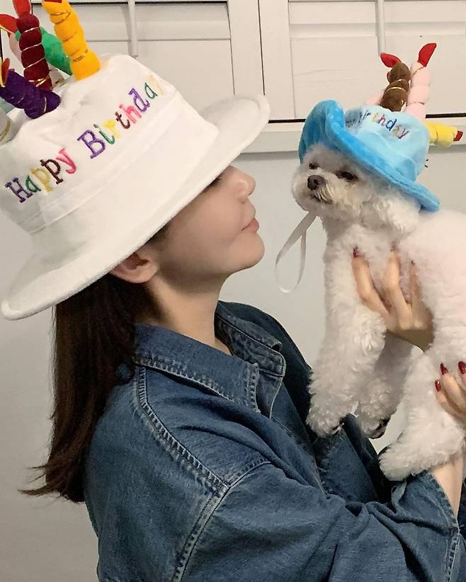 홈웨어로도 어울리는 데님 셔츠. 인스타그램 @iammingki