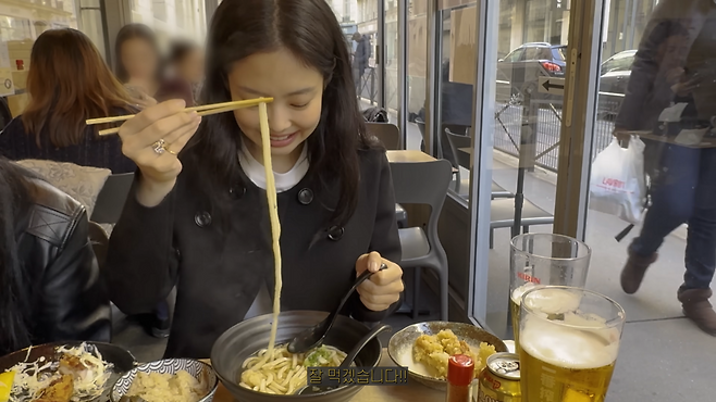 제니 파리 맛집 (출처 : 유튜브 )