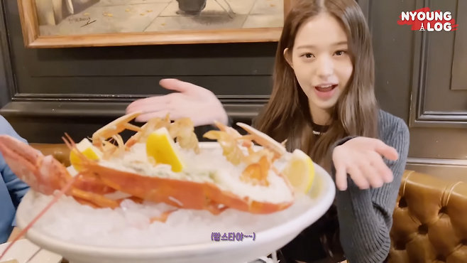 장원영 파리 맛집 (출처 : 유튜브 〈IVE〉)