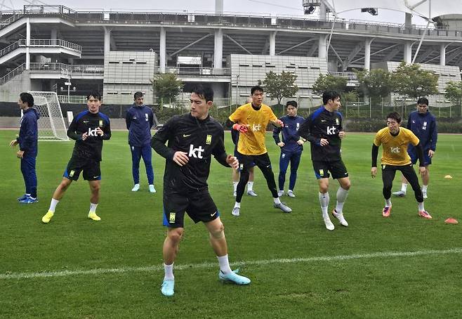 홍명보 감독이 이끄는 축구 국가대표팀이 지난 6일 오후 고양종합운동장 보조구장에서 첫 훈련 실시하고 있다. 뉴시스