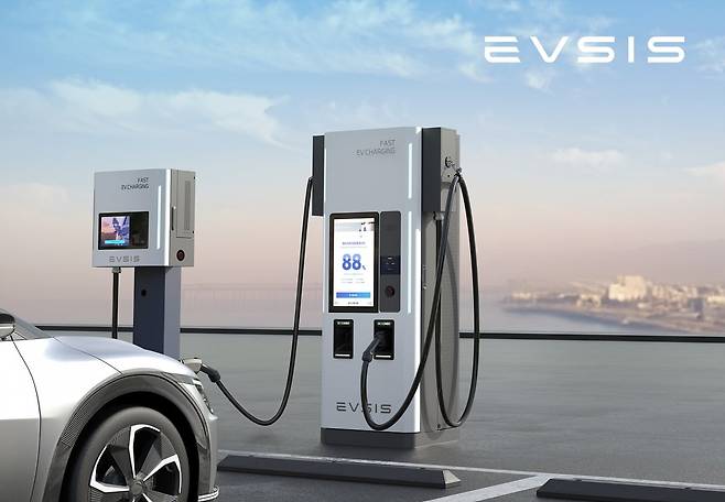 롯데이노베이트 자회사 EVSIS(이브이시스)의 전기차 충전기 이미지. 롯데이노베이트 제공