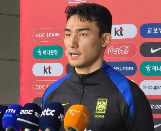 인터뷰하는 조유민. 사진[연합뉴스]